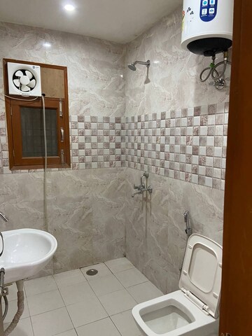 Bathroom in 1 BHK Builder Floor at Sector 57 – for Rent