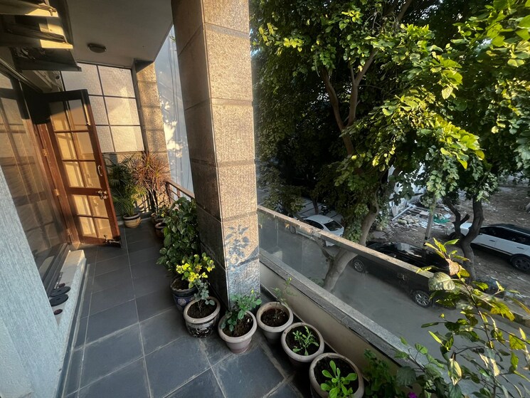 Balcony, dlf-green-avenue 3 Bedroom 270 Sq.Ft. Builder Floor In Dlf Phase iv Gurgaon 8105187