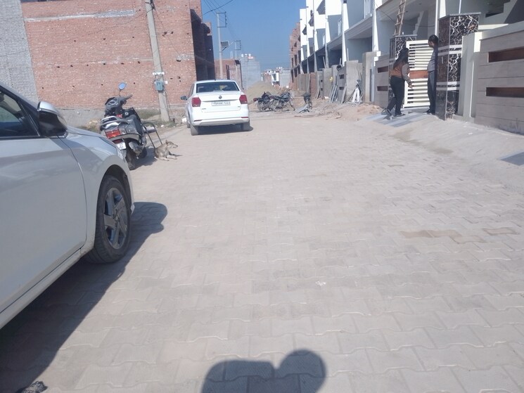  Parking, kharar 4 Bedroom 102 Sq.Yd. Villa In Kharar Mohali 8105244