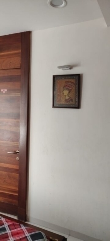 Room in 2 BHK Apartment at Goregaon West View CHS, Goregaon West – for Rent