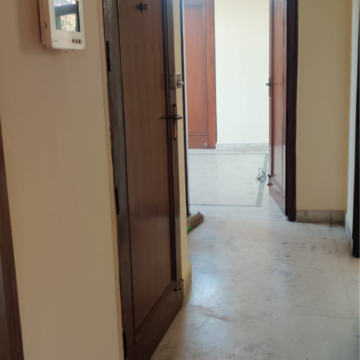 Room in 3 BHK Builder Floor at Chittaranjan Park – for Rent