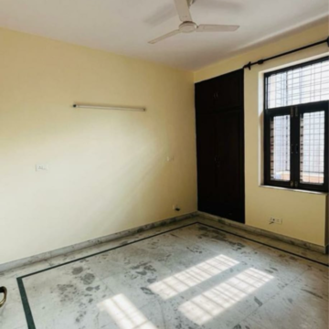 Room in 3 BHK Builder Floor at Chittaranjan Park – for Rent