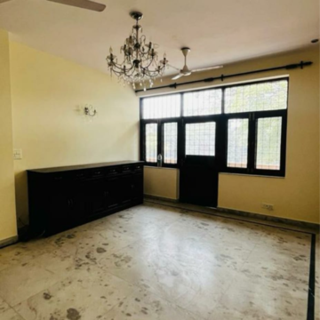 Room in 3 BHK Builder Floor at Chittaranjan Park – for Rent