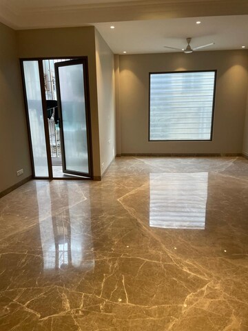 Room in 3 BHK Builder Floor at Green Park Extension – for Rent