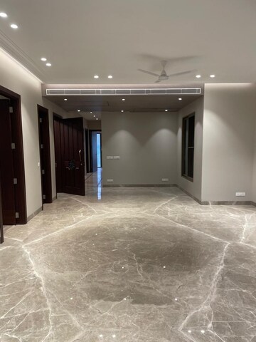 Room in 3 BHK Builder Floor at Green Park Extension – for Rent