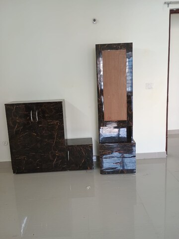 Furnished Amenities in 3.5 BHK Apartment at Jankipuram – for Rent