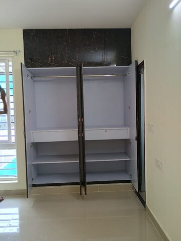 Furnished Amenities in 3.5 BHK Apartment at Jankipuram – for Rent