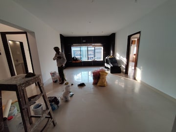 Room in 3 BHK Apartment at Bandra West – for Rent