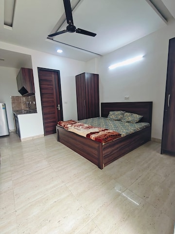 Bedroom in 1 RK Builder Floor at Ansal Sushant Lok I, Sector 43 – for Rent