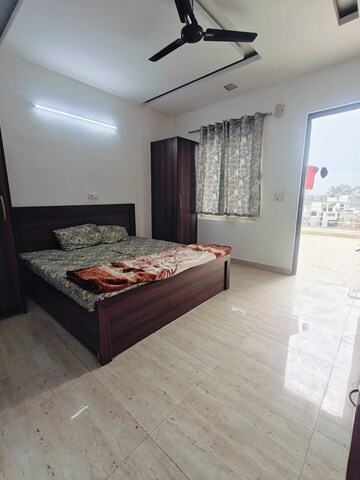 Bedroom in 1 RK Builder Floor at Ansal Sushant Lok I, Sector 43 – for Rent