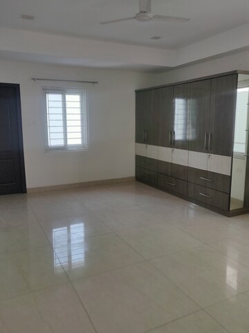 Furnished Amenities in 4 BHK Apartment at City Center Banjara Hills, Banjara Hills – for Rent