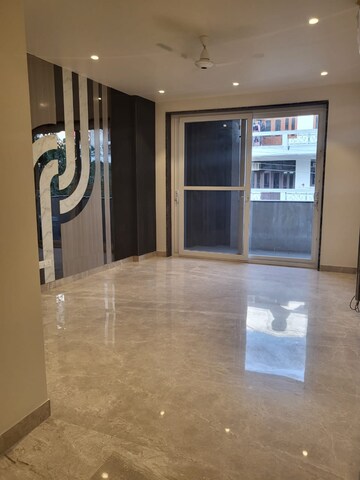 Room in 3 BHK Builder Floor at DLF Atria, Dlf Phase ii – for Sale