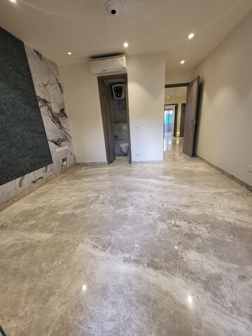 Room in 3 BHK Builder Floor at DLF Atria, Dlf Phase ii – for Sale