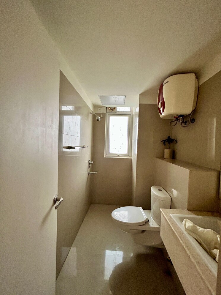 Bathroom, emaar-the-palm-drive-the-premier-terraces 3 Bedroom 1950 Sq.Ft. Apartment In Sector 66 Gurgaon 8105389