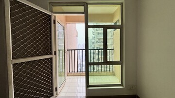 Room in 2 BHK Apartment at Geotech Pristine Avenue, Sector 16c Greater Noida – for Rent