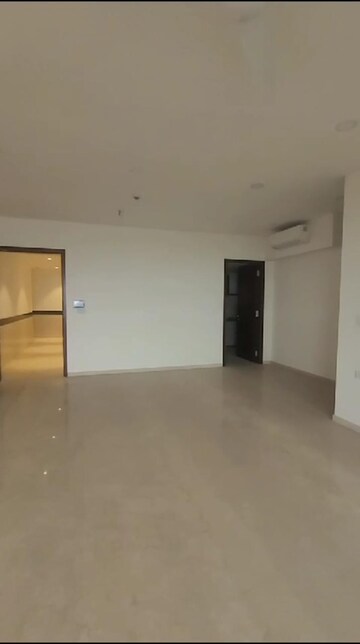 Room in 3 BHK Apartment at Lokhandwala Infrastructure Minerva, Mahalaxmi – for Rent