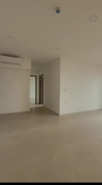 Room in 3 BHK Apartment at Lokhandwala Infrastructure Minerva, Mahalaxmi – for Rent