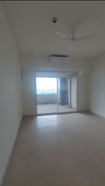 Room in 3 BHK Apartment at Lokhandwala Infrastructure Minerva, Mahalaxmi – for Rent