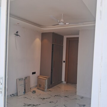 Room in 3 BHK Builder Floor at Sector 45 – for Sale