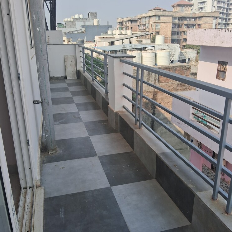 Balcony, sector 45 3 Bedroom 204 Sq.Yd. Builder Floor In Sector 45 Gurgaon 8105458