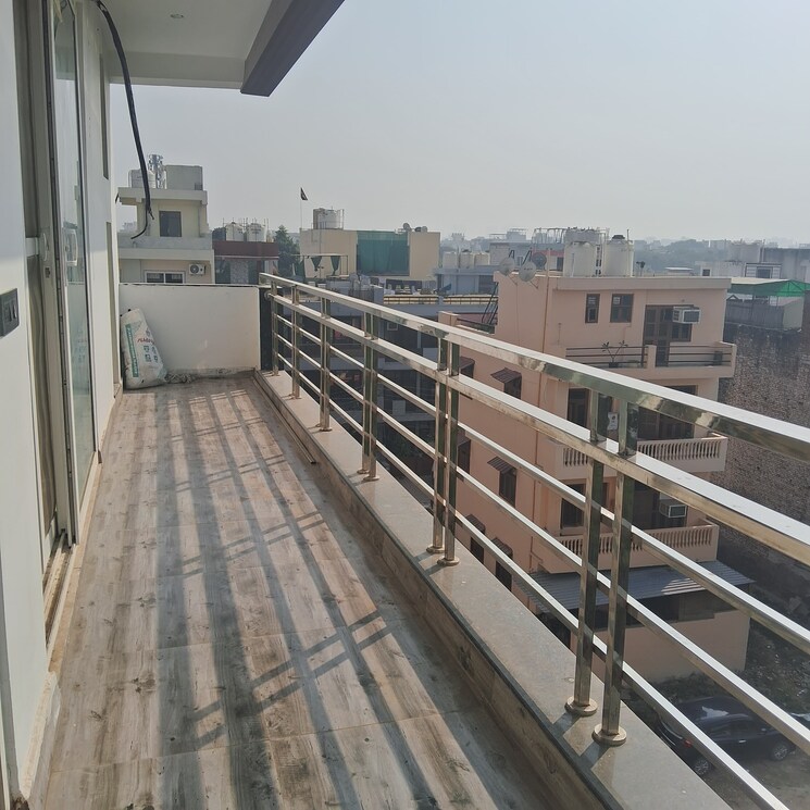 Balcony, sector 45 3 Bedroom 204 Sq.Yd. Builder Floor In Sector 45 Gurgaon 8105458
