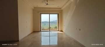 Room in 3 BHK Apartment at Hiranandani Fortune City, New Panvel – for Rent