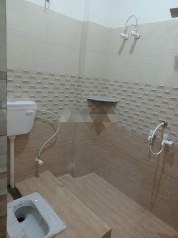 Bathroom in 3 BHK Apartment at Shalimar Gallant, Mahanagar – for Rent