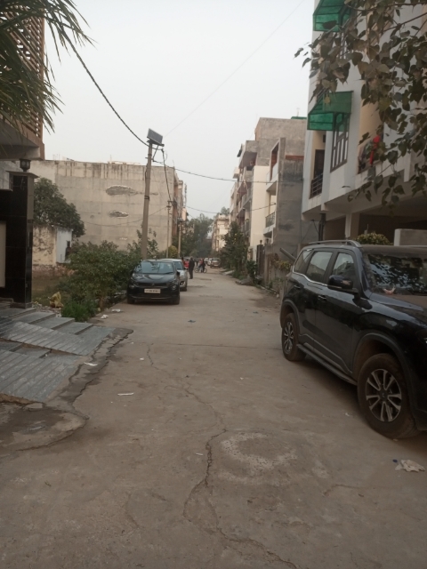 Plot For Sale in Sarin Farm CHS