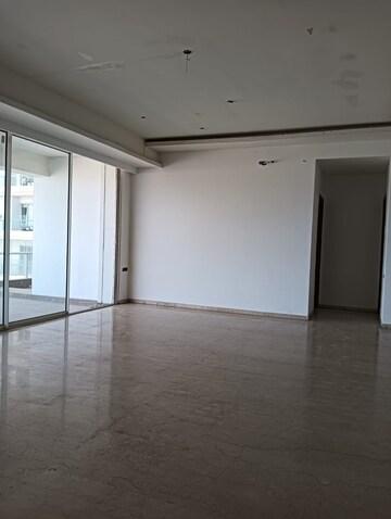 Room in 4 BHK Apartment at Omkar Alta Monte, Malad East – for Rent