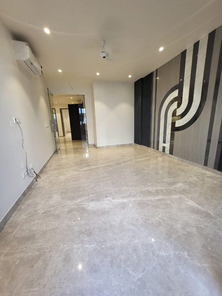 undefined, dlf phase ii 3 Bedroom 215 Sq.Yd. Builder Floor In Dlf Phase ii Gurgaon 8105511