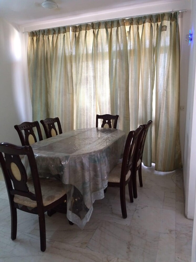 Living Room, dlf phase ii 3 Bedroom 215 Sq.Yd. Builder Floor In Dlf Phase ii Gurgaon 8105511