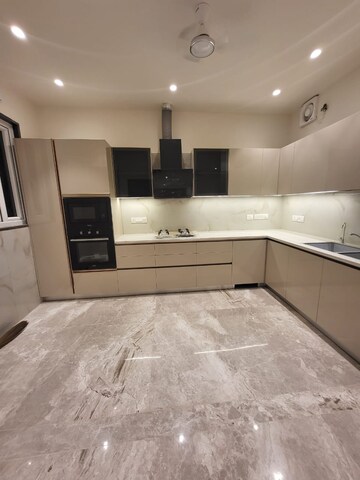 Kitchen in 3 BHK Builder Floor at Dlf Phase ii – for Sale