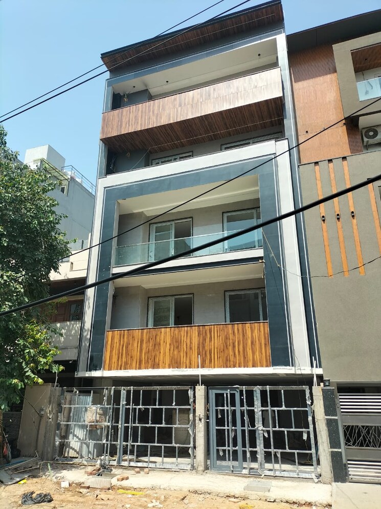 Exterior View, dlf phase ii 3 Bedroom 215 Sq.Yd. Builder Floor In Dlf Phase ii Gurgaon 8105511