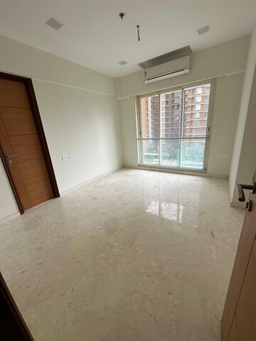 Room in 3 BHK Apartment at Ekta Tripolis, Goregaon West – for Rent