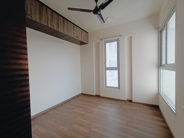 Room in 2 BHK Apartment at Piramal Vaikunth, Balkum Pada – for Rent