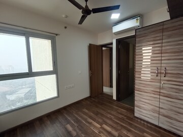 Room in 2 BHK Apartment at Piramal Vaikunth, Balkum Pada – for Rent