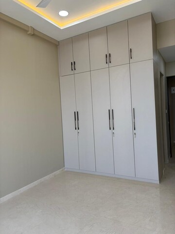 Room in 3.5 BHK Apartment at Kohinoor Square Altissimo, Dadar West – for Rent