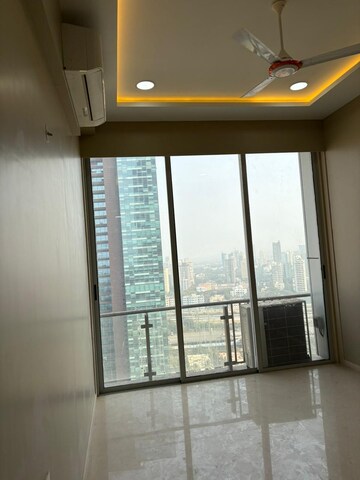 Room in 3.5 BHK Apartment at Kohinoor Square Altissimo, Dadar West – for Rent