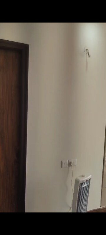 Room in 2 BHK Apartment at BPTP Discovery Park, Sector 80 – for Rent