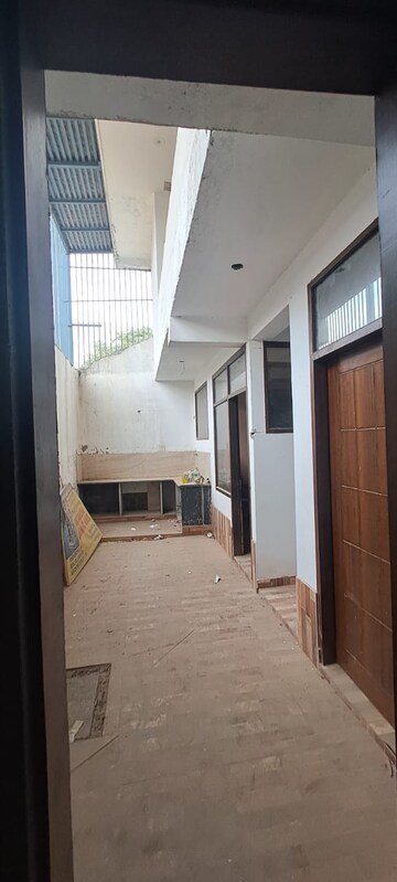 Building Lobby in 2 BHK Builder Floor at BPTP Parklands Villa, Sector 88 – for Rent