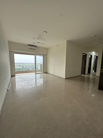Room in 2 BHK Apartment at Kalpataru Radiance, Goregaon West – for Rent