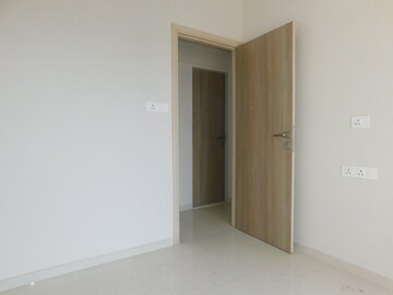 Room in 2 BHK Apartment at Sugee Atharva, Prabhadevi – for Rent