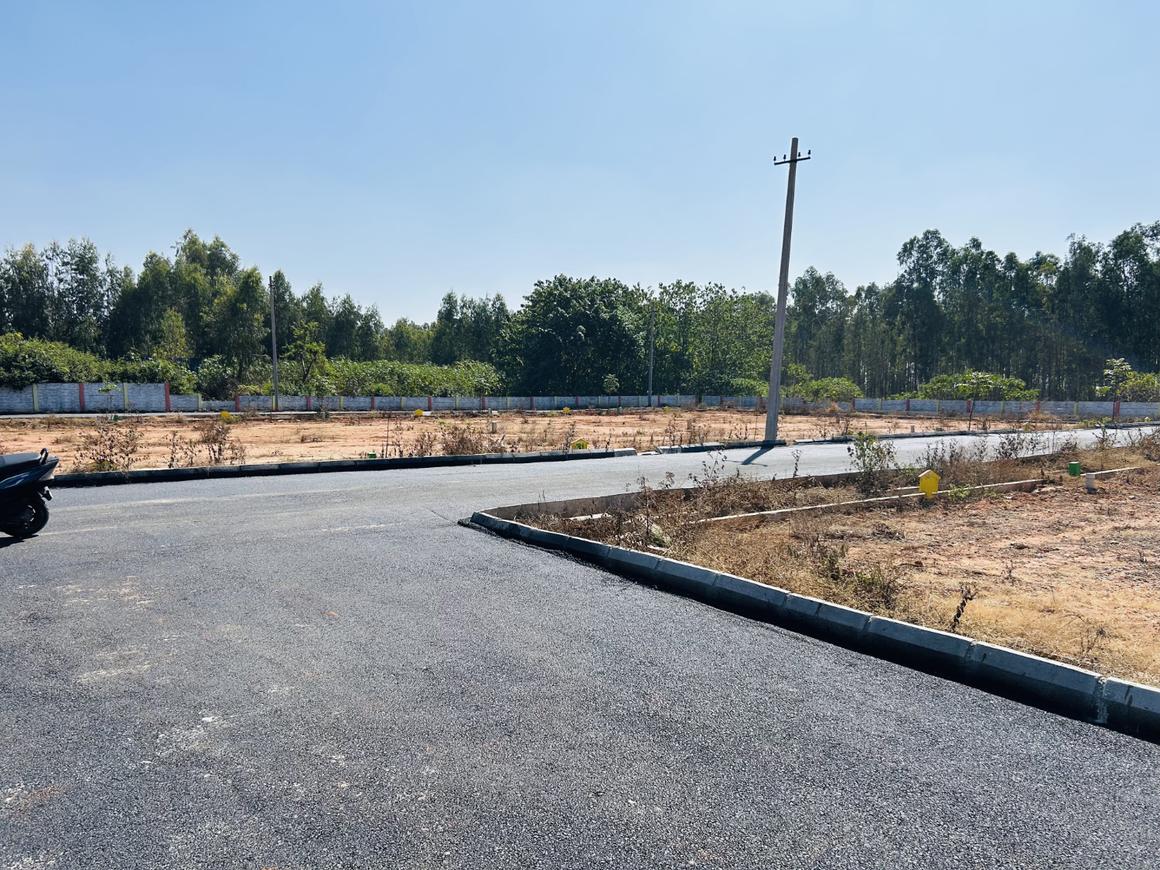 Plot For Sale in Jewar Road Radisson Hotel