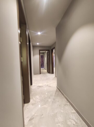 Building Lobby in 3 BHK Builder Floor at Roots Courtyard, Sector 48 – for Rent