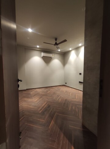 Bathroom in 3 BHK Builder Floor at Roots Courtyard, Sector 48 – for Rent