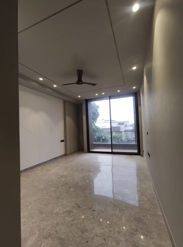 Room in 3 BHK Builder Floor at Roots Courtyard, Sector 48 – for Rent