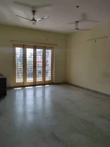Staircase in 3 BHK Apartment at Ahuja Towers Banjara Hills, Banjara Hills – for Rent