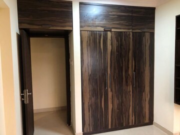 Room in 2 BHK Apartment at Raheja Sherwood, Goregaon East – for Rent