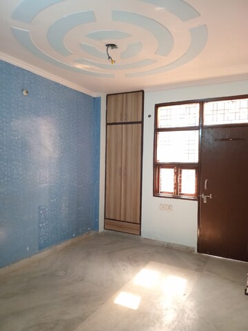 Room in 3 BHK Builder Floor at Dwarka Mor – for Rent