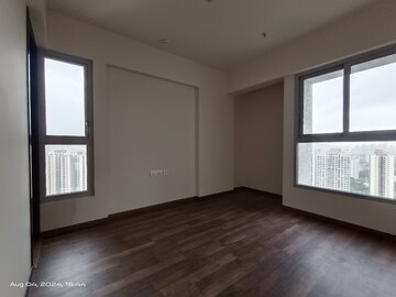 Room in 2 BHK Apartment at Piramal Vaikunth, Balkum Pada – for Rent